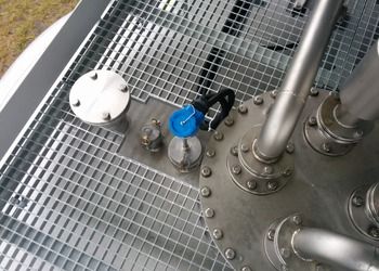 Zamontowana sonda pomiarowa na zbiorniku